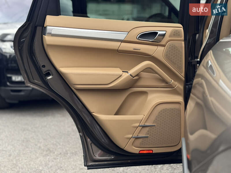 Позашляховик / Кросовер Porsche Cayenne 2010 в Києві