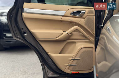 Внедорожник / Кроссовер Porsche Cayenne 2010 в 