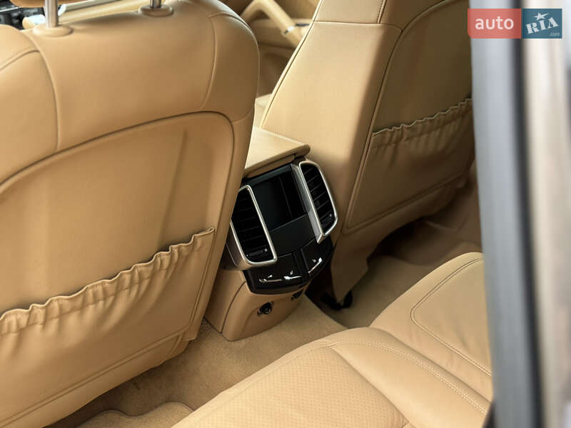 Позашляховик / Кросовер Porsche Cayenne 2010 в Києві