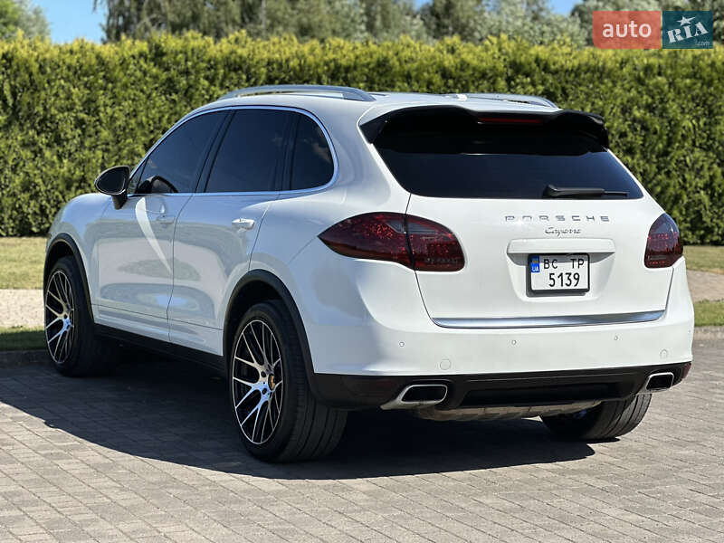 Позашляховик / Кросовер Porsche Cayenne 2012 в Львові