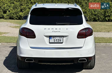 Внедорожник / Кроссовер Porsche Cayenne 2012 в 
