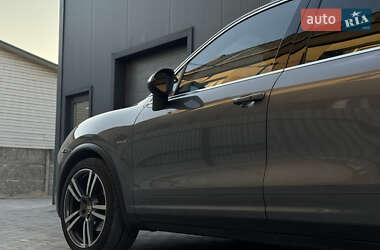 Внедорожник / Кроссовер Porsche Cayenne 2011 в 