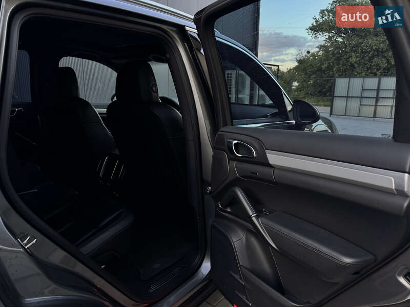 Внедорожник / Кроссовер Porsche Cayenne 2011 в Остроге фото 36 Внедорожник / Кроссовер Porsche Cayenne 2011 в Остроге