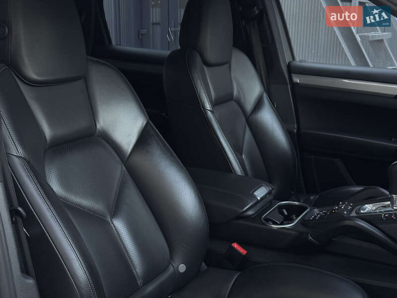 Внедорожник / Кроссовер Porsche Cayenne 2011 в Остроге фото 46 Внедорожник / Кроссовер Porsche Cayenne 2011 в Остроге