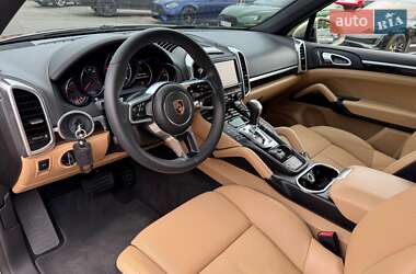 Внедорожник / Кроссовер Porsche Cayenne 2015 в 