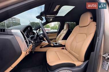 Внедорожник / Кроссовер Porsche Cayenne 2015 в 