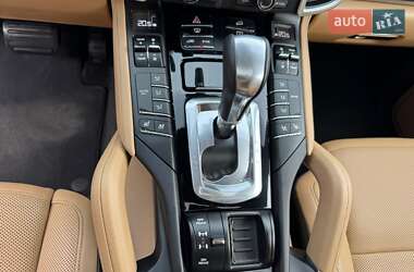Внедорожник / Кроссовер Porsche Cayenne 2015 в 