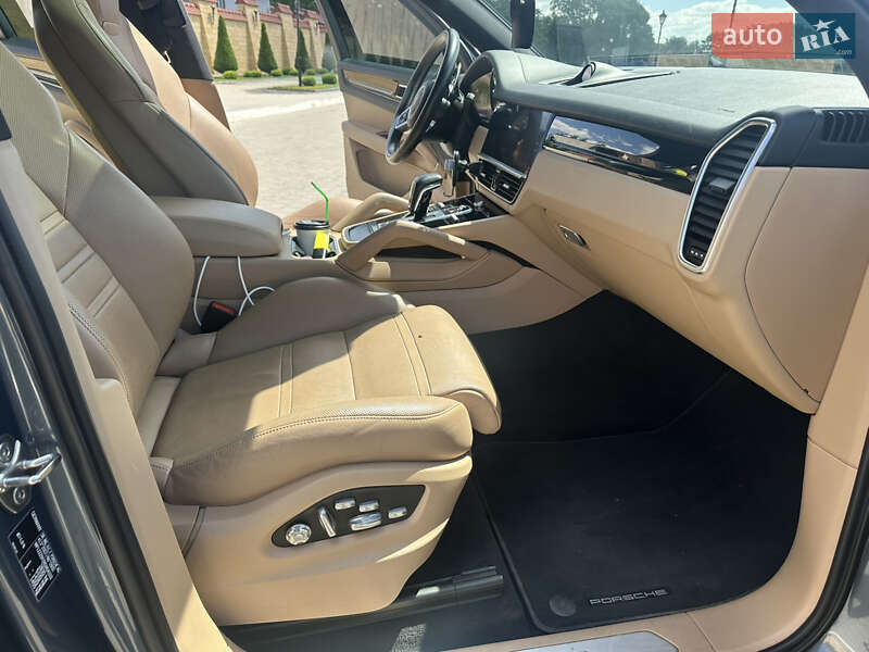 Внедорожник / Кроссовер Porsche Cayenne 2018 в Измаиле