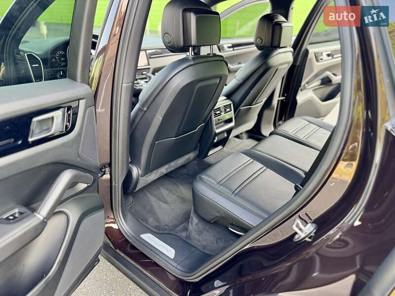 Внедорожник / Кроссовер Porsche Cayenne 2018 в Киеве