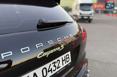 Внедорожник / Кроссовер Porsche Cayenne 2016 в 