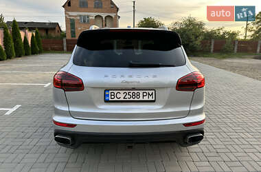 Внедорожник / Кроссовер Porsche Cayenne 2015 в 