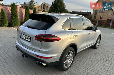 Внедорожник / Кроссовер Porsche Cayenne 2015 в 