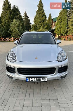 Внедорожник / Кроссовер Porsche Cayenne 2015 в 