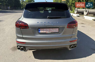 Позашляховик / Кросовер Porsche Cayenne 2016 в 