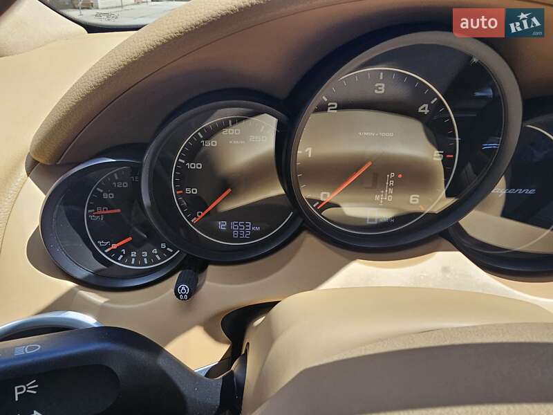 Позашляховик / Кросовер Porsche Cayenne 2013 в 