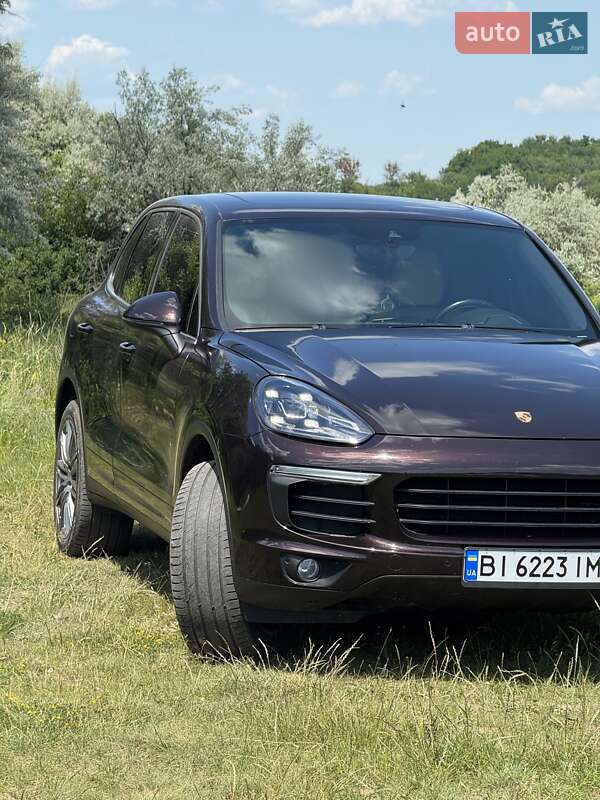 Внедорожник / Кроссовер Porsche Cayenne 2016 в Лохвице