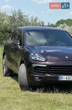 Внедорожник / Кроссовер Porsche Cayenne 2016 в 