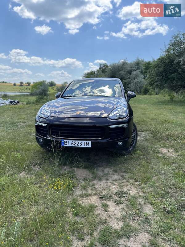 Внедорожник / Кроссовер Porsche Cayenne 2016 в Лохвице