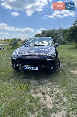 Внедорожник / Кроссовер Porsche Cayenne 2016 в 