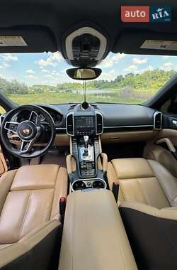 Внедорожник / Кроссовер Porsche Cayenne 2016 в 