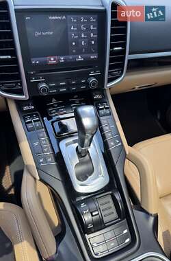 Внедорожник / Кроссовер Porsche Cayenne 2016 в 