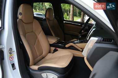 Внедорожник / Кроссовер Porsche Cayenne 2016 в 