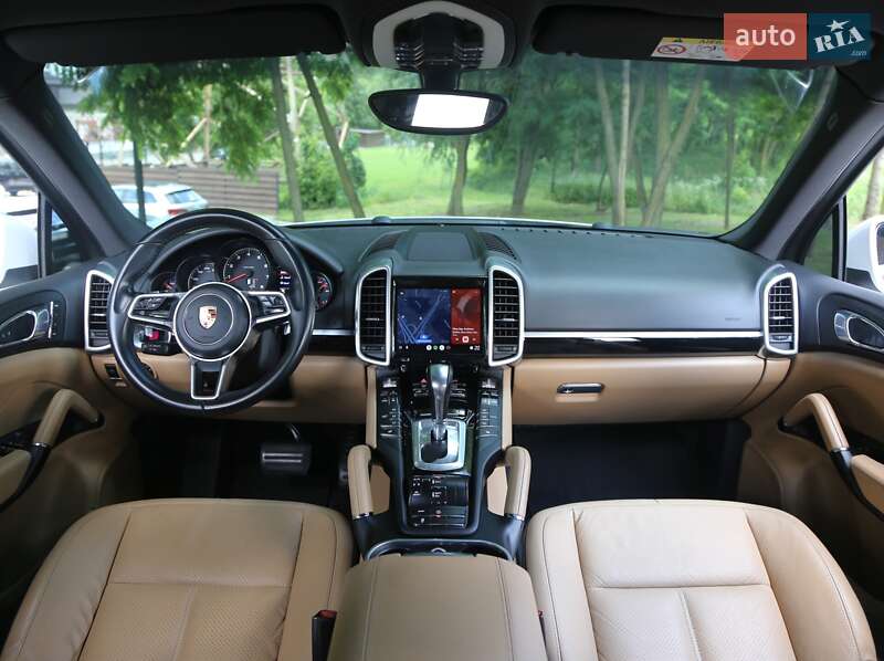 Внедорожник / Кроссовер Porsche Cayenne 2016 в Киеве