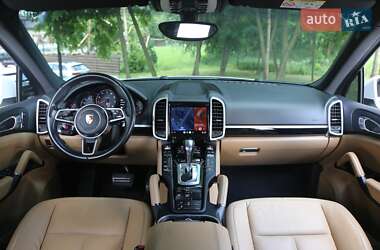 Внедорожник / Кроссовер Porsche Cayenne 2016 в 