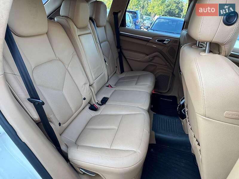 Позашляховик / Кросовер Porsche Cayenne 2010 в Києві