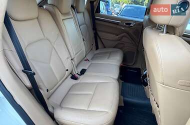 Внедорожник / Кроссовер Porsche Cayenne 2010 в 