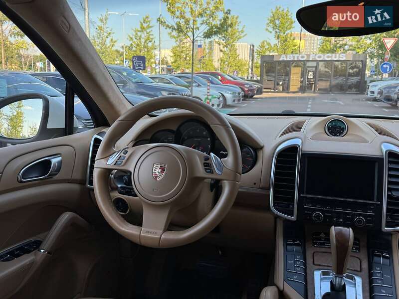Позашляховик / Кросовер Porsche Cayenne 2010 в Києві