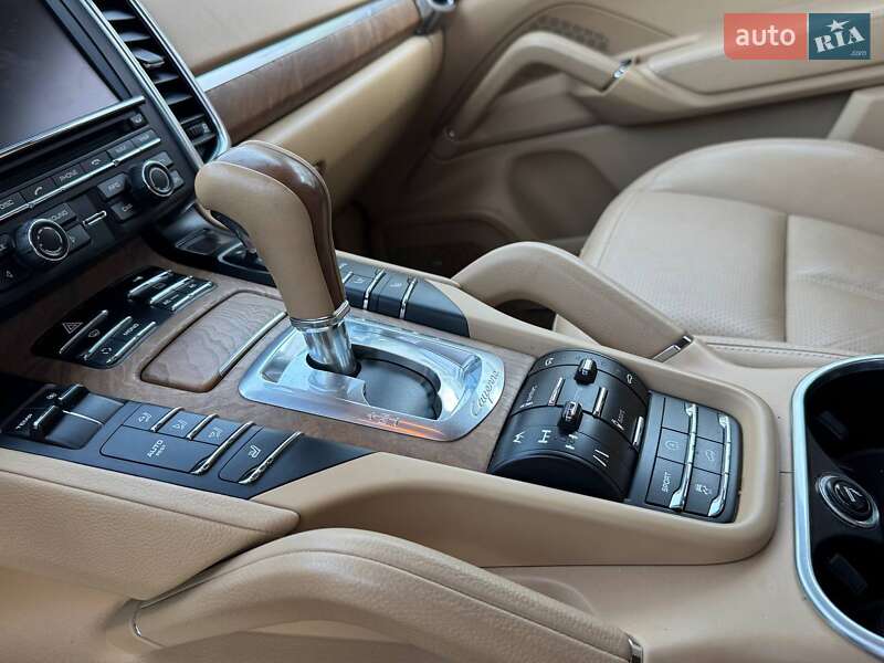 Позашляховик / Кросовер Porsche Cayenne 2010 в Києві