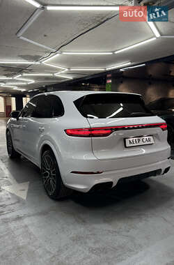 Внедорожник / Кроссовер Porsche Cayenne 2018 в 