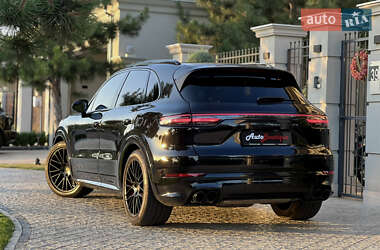 Позашляховик / Кросовер Porsche Cayenne 2022 в 