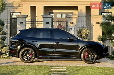 Позашляховик / Кросовер Porsche Cayenne 2022 в 