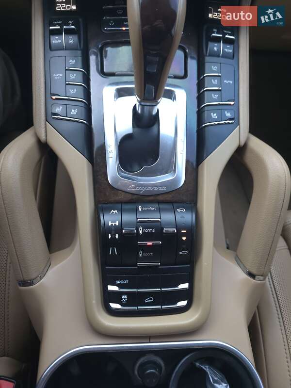 Внедорожник / Кроссовер Porsche Cayenne 2012 в Запорожье