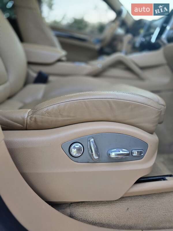 Внедорожник / Кроссовер Porsche Cayenne 2012 в Запорожье