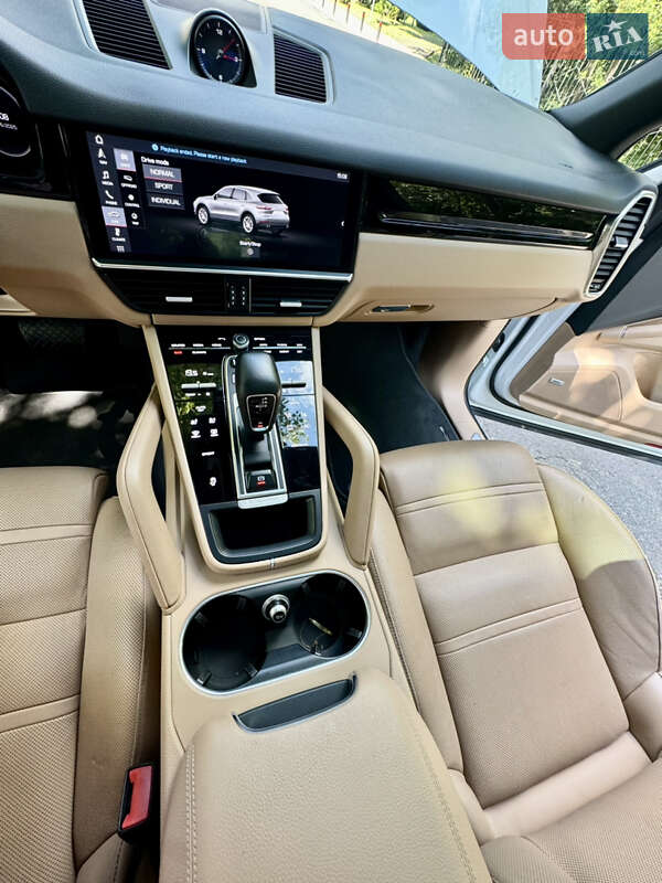 Позашляховик / Кросовер Porsche Cayenne 2019 в Києві