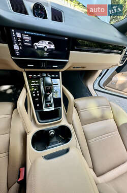 Позашляховик / Кросовер Porsche Cayenne 2019 в 
