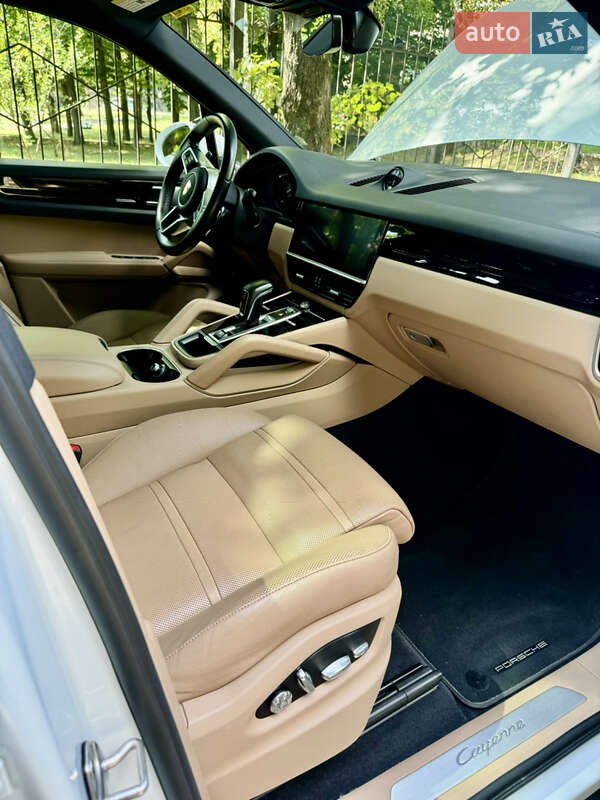 Позашляховик / Кросовер Porsche Cayenne 2019 в Києві