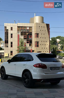 Позашляховик / Кросовер Porsche Cayenne 2013 в 