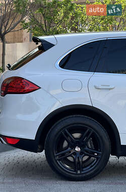 Позашляховик / Кросовер Porsche Cayenne 2013 в 