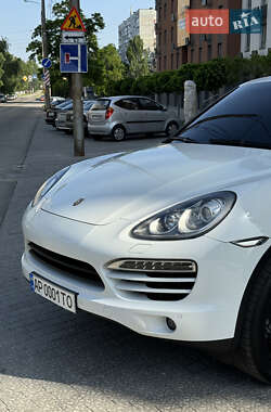 Позашляховик / Кросовер Porsche Cayenne 2013 в 
