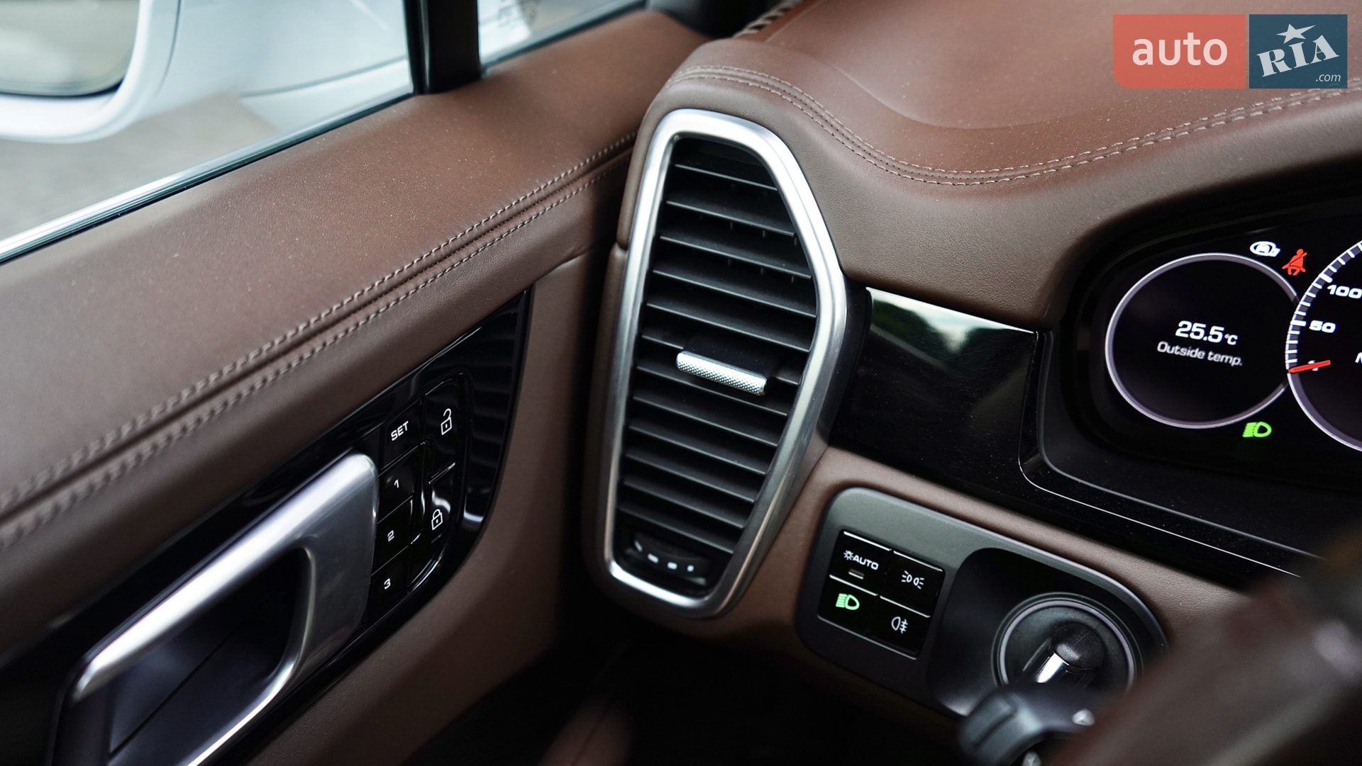 2020 Porsche Cayenne - мініатюра 28