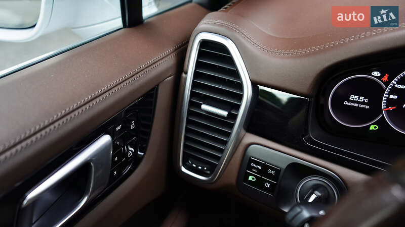 Позашляховик / Кросовер Porsche Cayenne 2020 в Львові