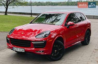 Позашляховик / Кросовер Porsche Cayenne 2015 в 