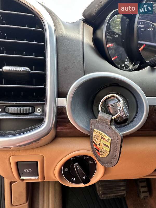 Внедорожник / Кроссовер Porsche Cayenne 2012 в Киеве фото 12 Внедорожник / Кроссовер Porsche Cayenne 2012 в Киеве