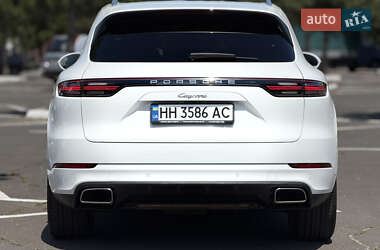 Внедорожник / Кроссовер Porsche Cayenne 2017 в 