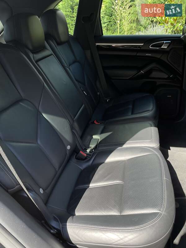 Внедорожник / Кроссовер Porsche Cayenne 2014 в Одессе
