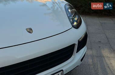 Позашляховик / Кросовер Porsche Cayenne 2013 в 